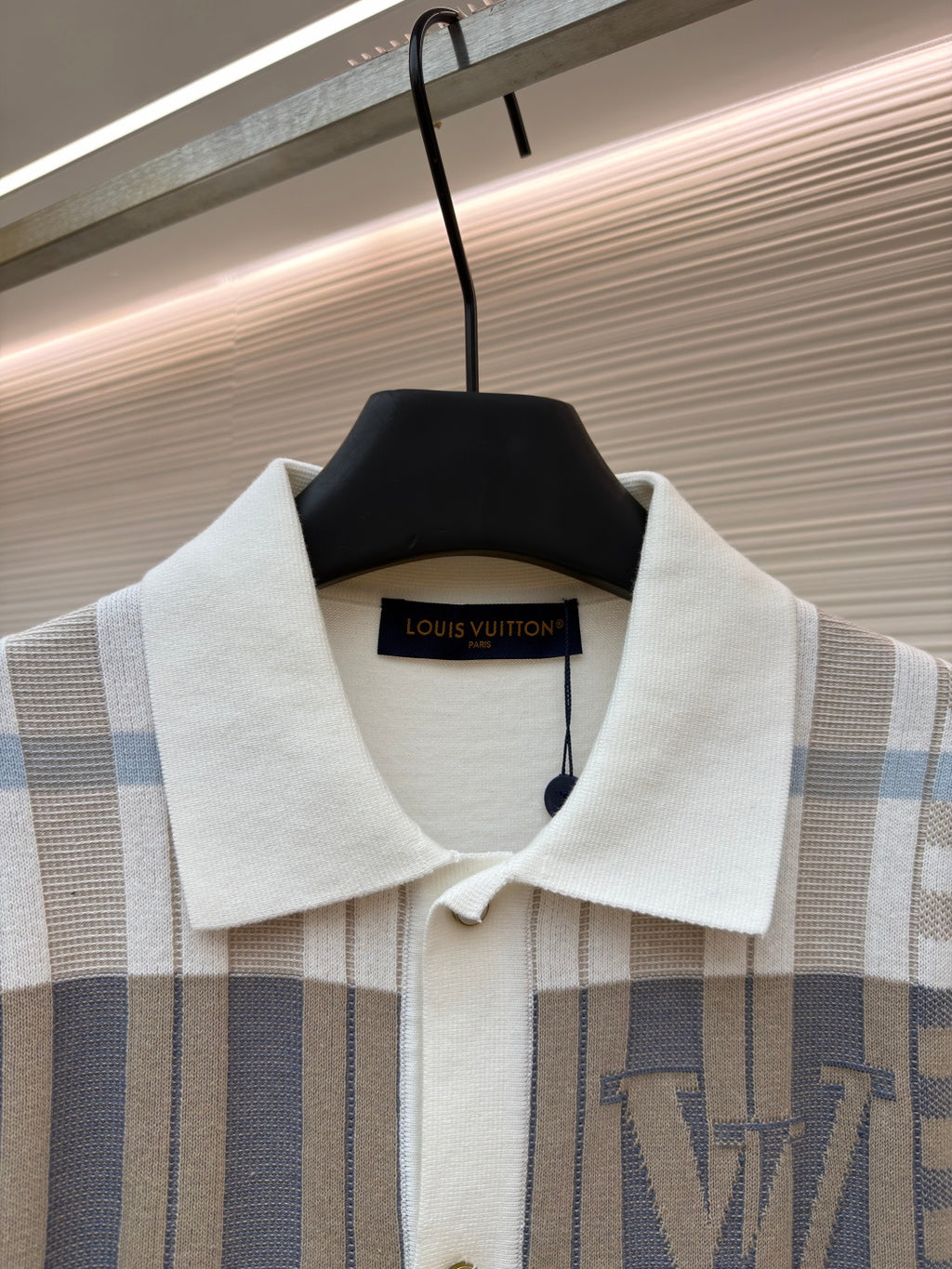 Louis Vuitton short-sleeve shirt, white collar and check placket with buttons