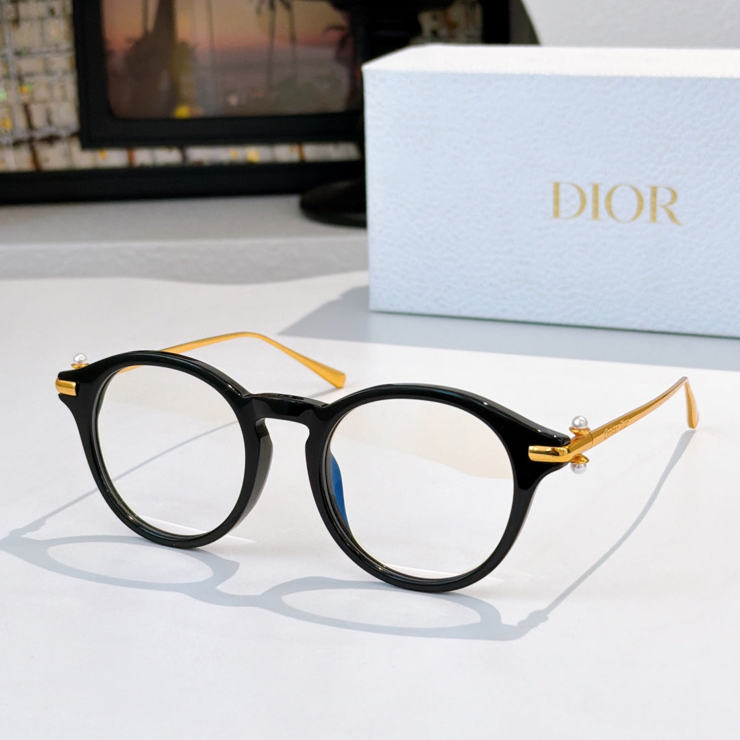 Round eyeglasses with black frames and clear lenses