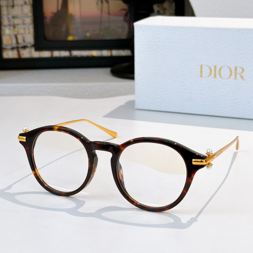 Round eyeglasses with tortoiseshell frames and clear lenses