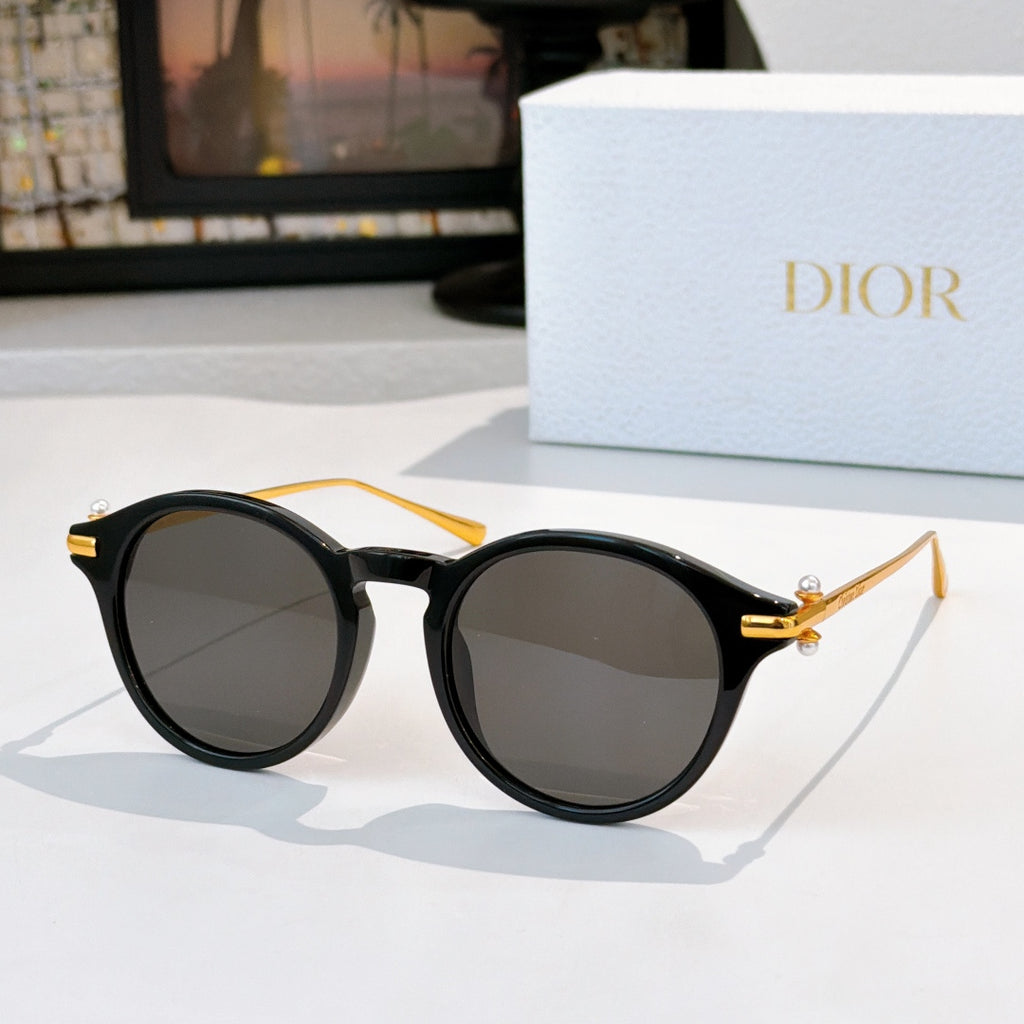 Round sunglasses with black frames and dark tinted lenses
