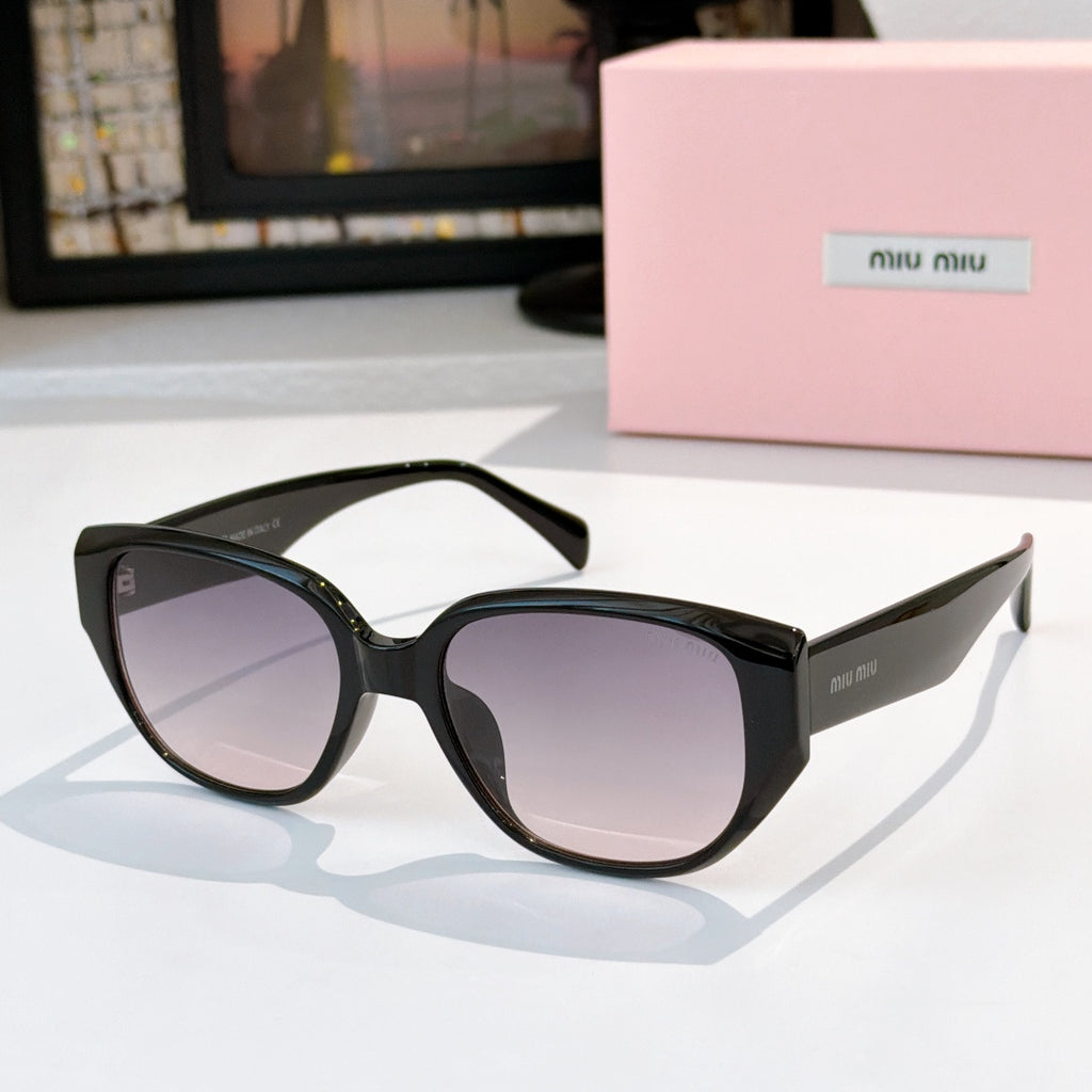 Cat-eye sunglasses with black frame and gradient tinted lenses