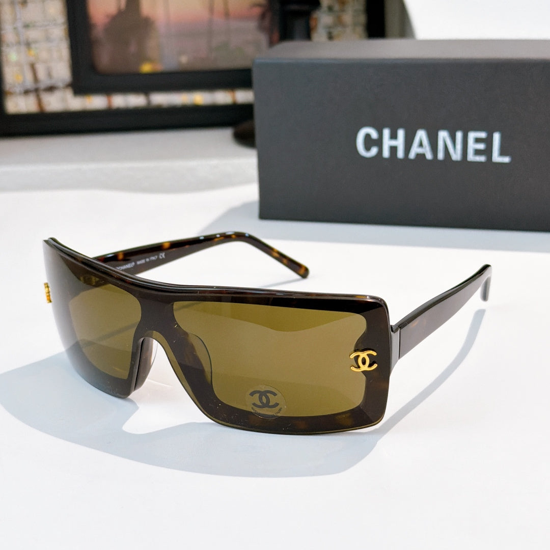 Chanel sunglasses, tortoiseshell frame with amber lens tint and gold CC logo