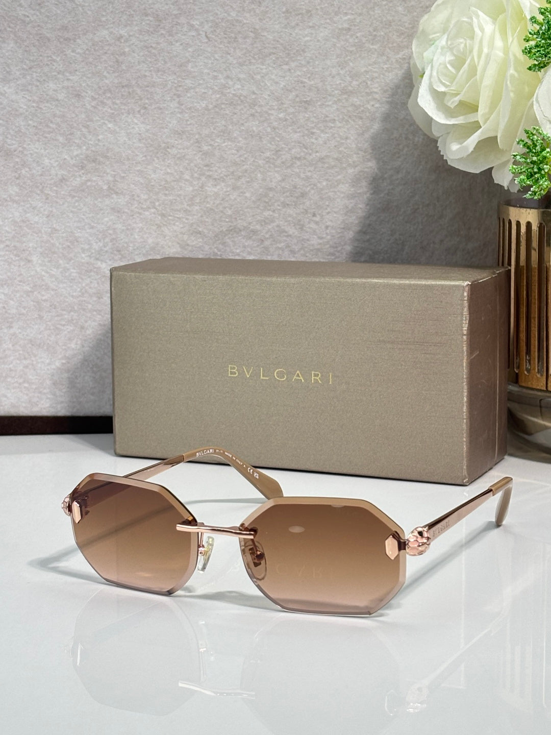 Hexagon sunglasses with brown lenses, rose-gold tone frame and light brown temples
