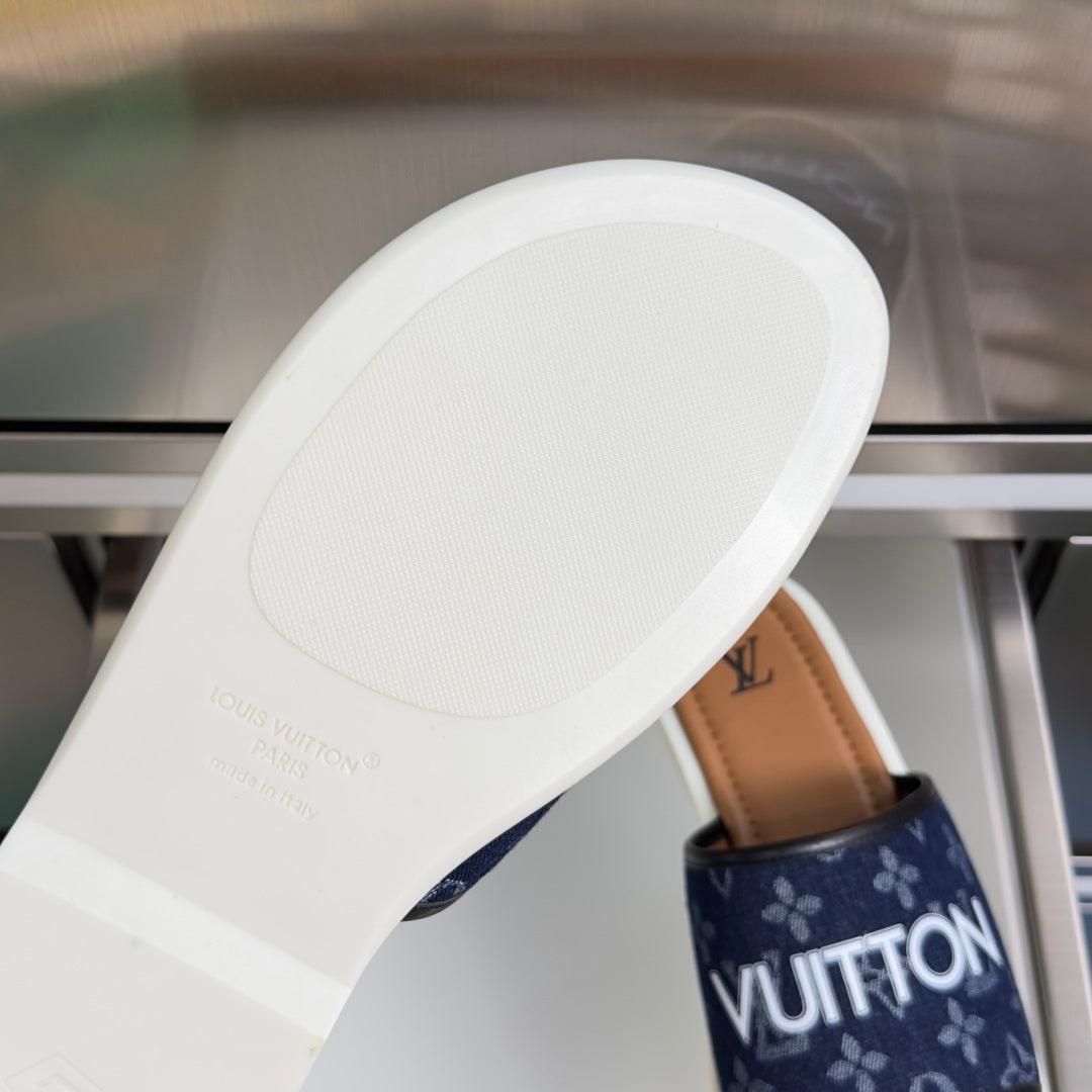 Louis Vuitton slide sandals outsole, white platform sole with navy monogram strap