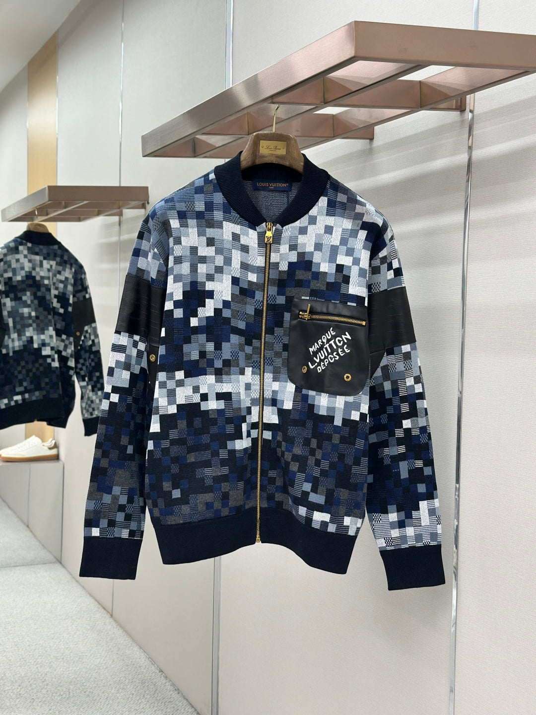 Zip-up jacket with blue/white check knit, stand collar, gold zipper