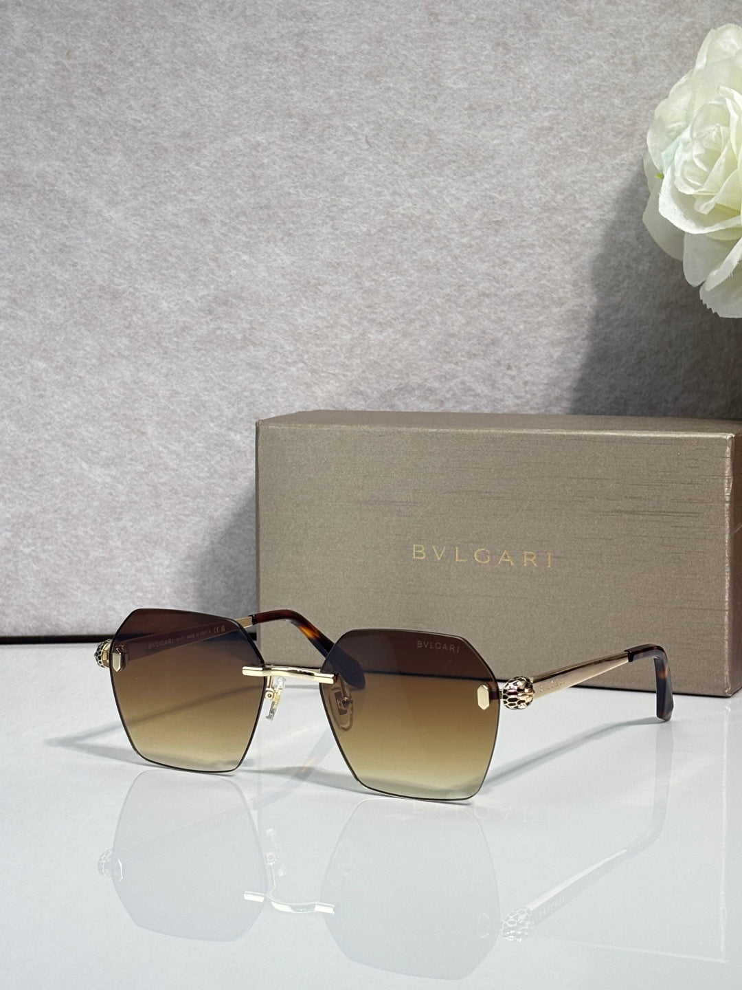 Square gradient amber-brown sunglasses with dark frame and gold bridge