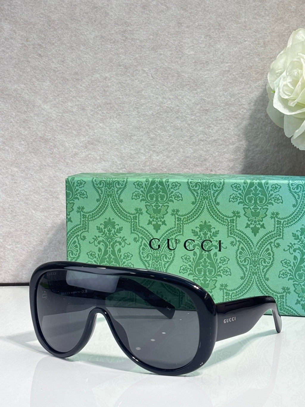 Gucci dark blue oversized sunglasses with black lenses and tortoiseshell temples