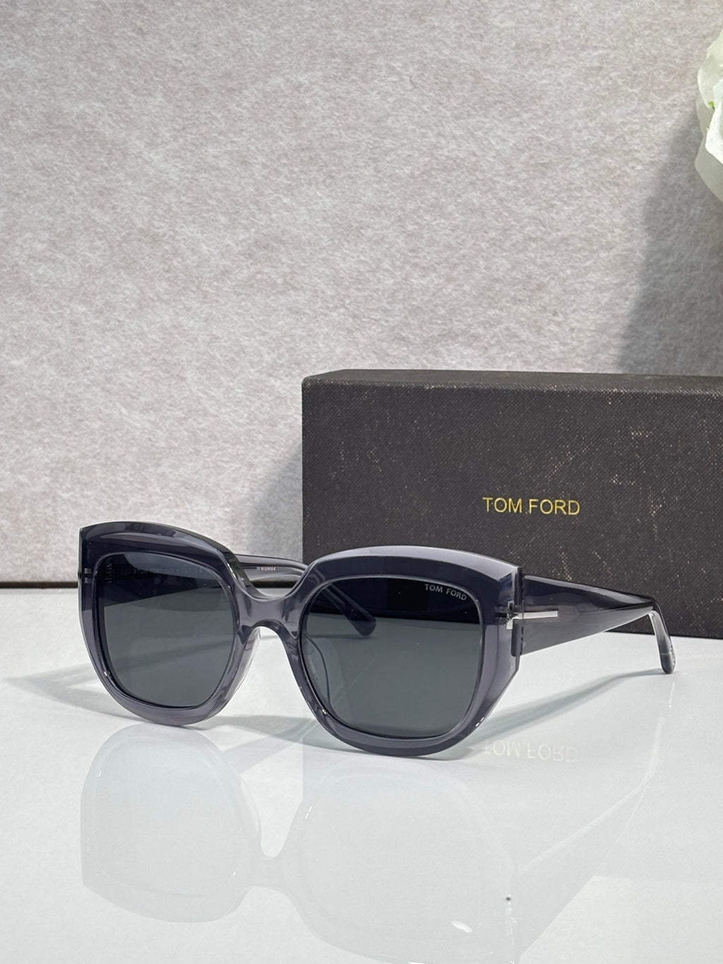 Square sunglasses with navy frames and dark gray lenses, TOM FORD temple branding