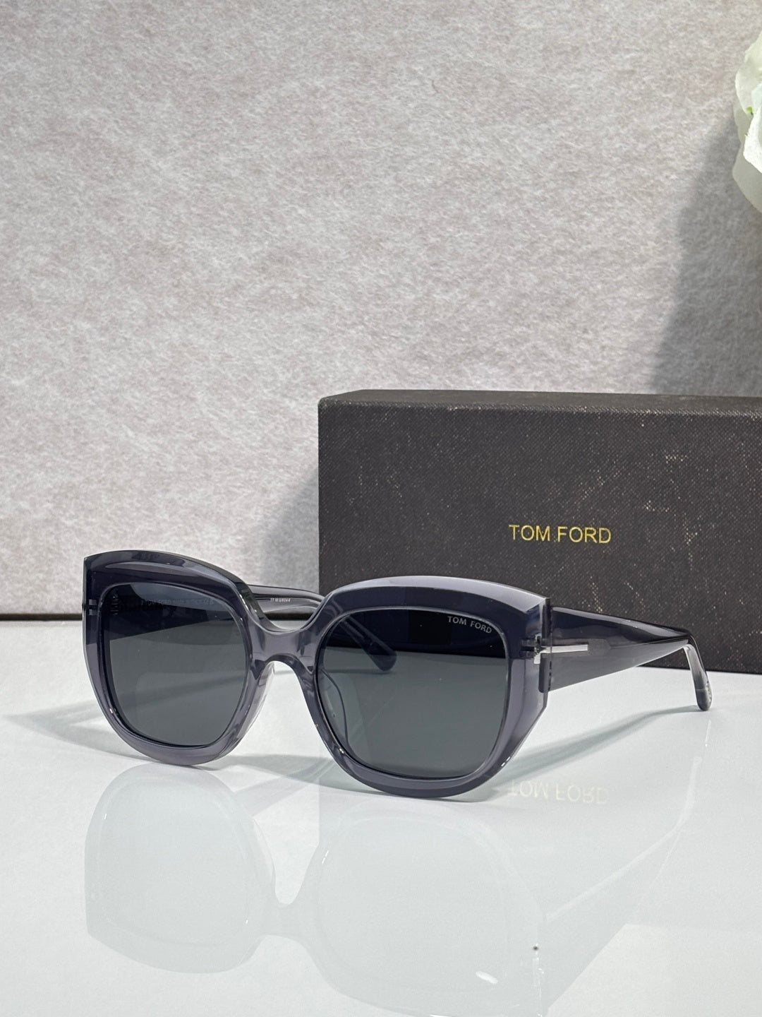 Square sunglasses with navy frames and dark gray lenses, TOM FORD temple branding