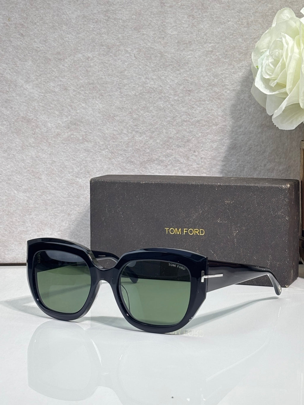 Square sunglasses with dark frames and green-tinted lenses, TOM FORD temple branding