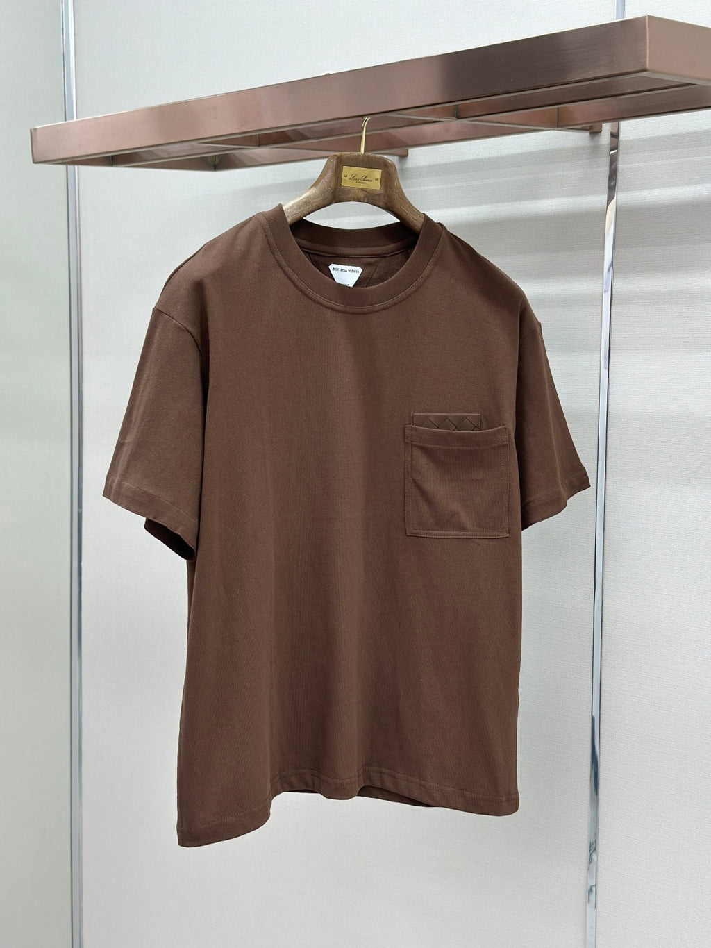 Brown crew-neck short-sleeve T-shirt with chest pocket