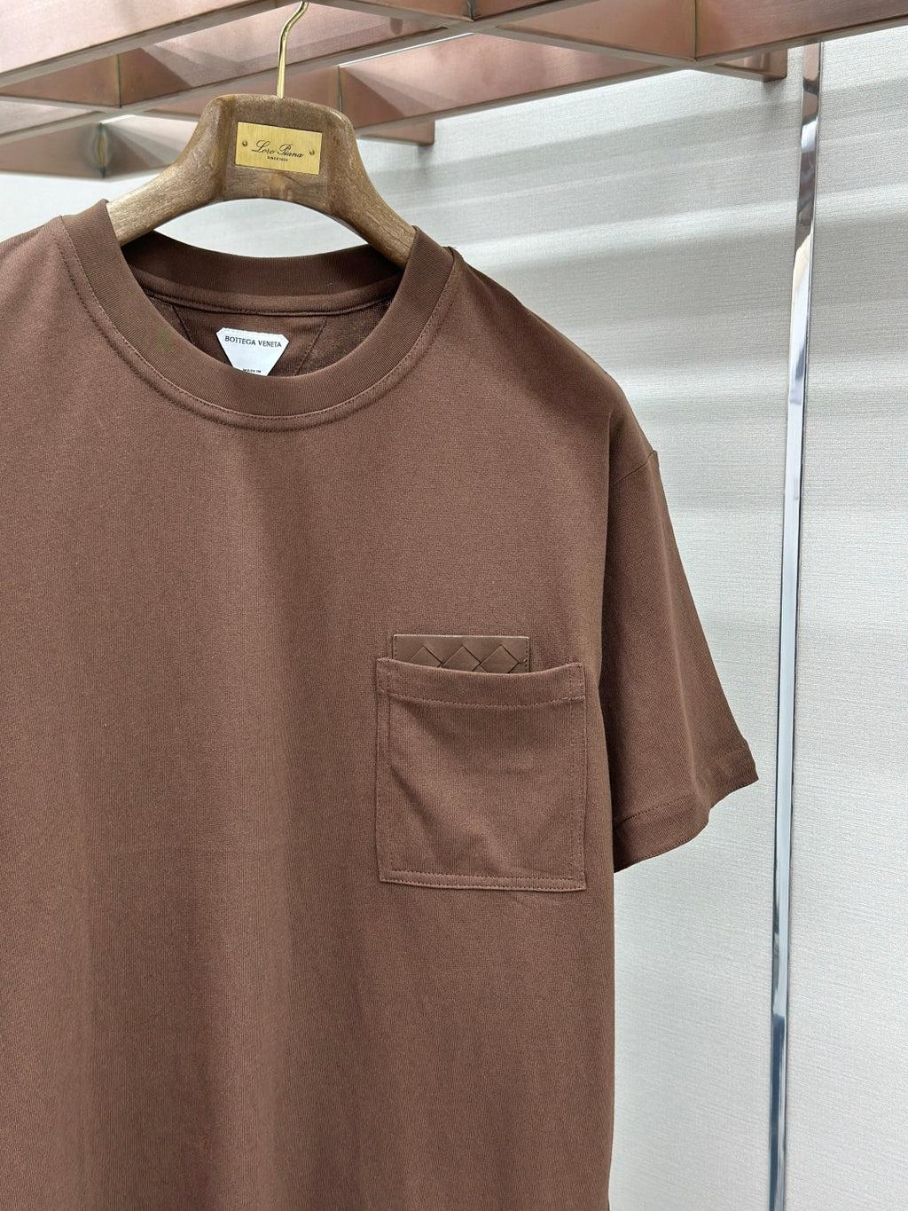 Brown crew-neck short-sleeve T-shirt with stitched chest pocket detail
