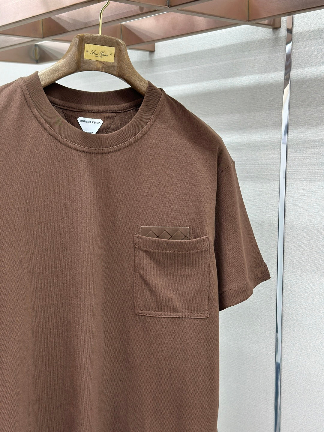 Brown crew-neck short-sleeve T-shirt with stitched chest pocket detail