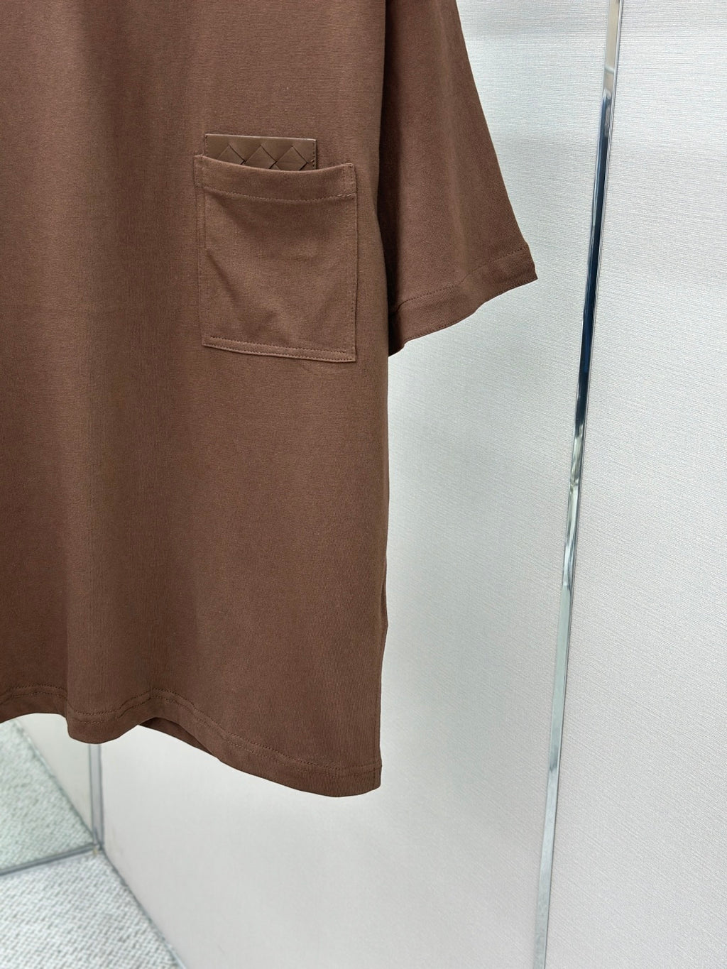 Brown short-sleeve T-shirt with chest pocket and side hem