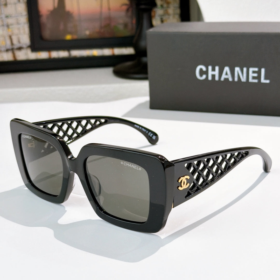 Square sunglasses with black frames, lattice temple and dark smoke-tinted lenses