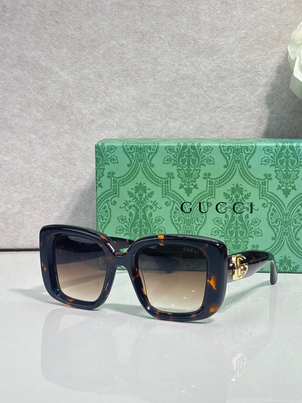 Gucci sunglasses with dark blue rounded-square frames and tinted lenses
