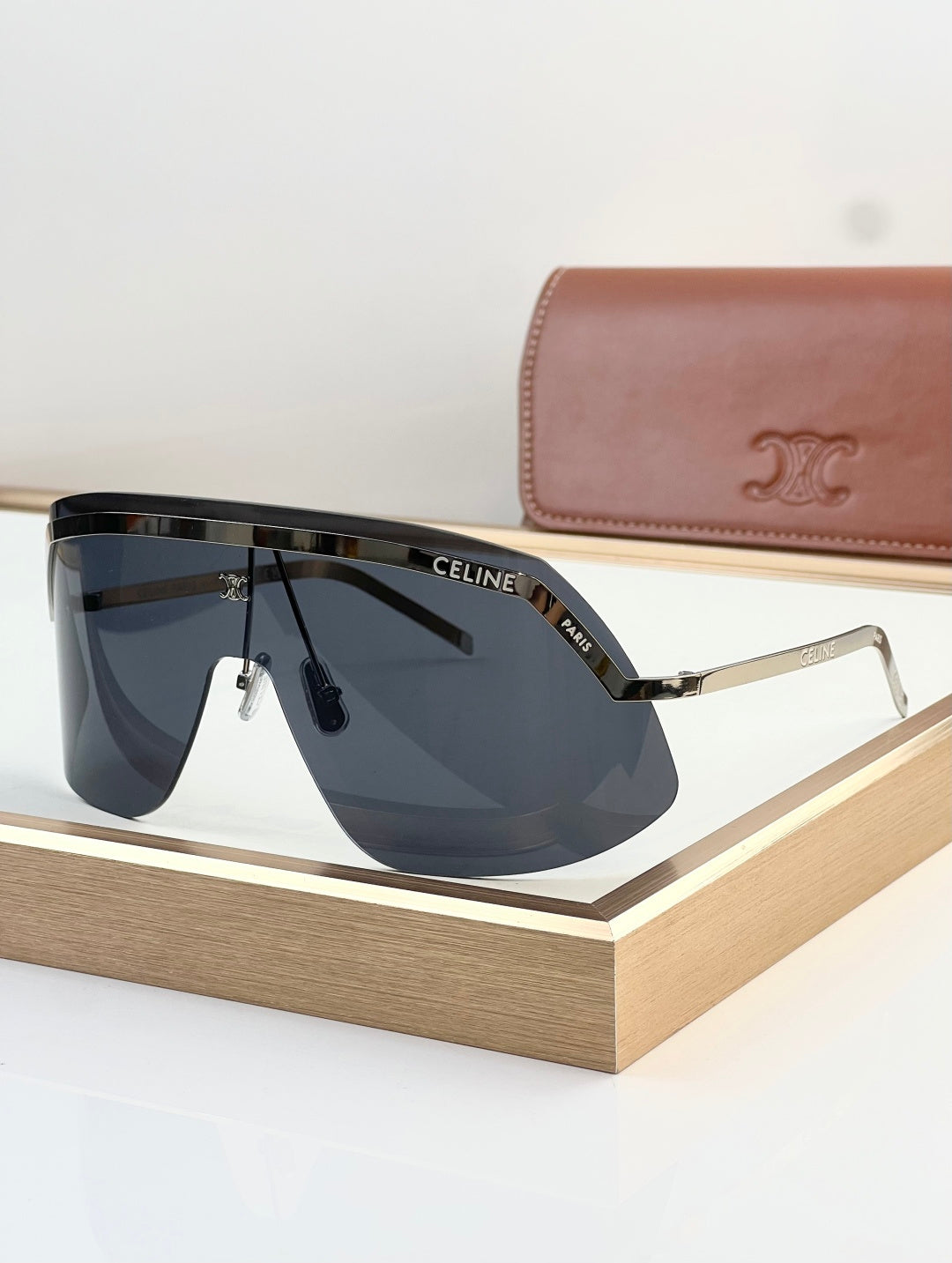 Shield sunglasses with black frame and dark blue gradient lenses