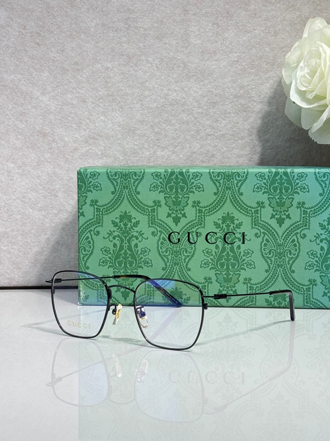 Gucci optical glasses with dark green frame, gold temples, clear lenses