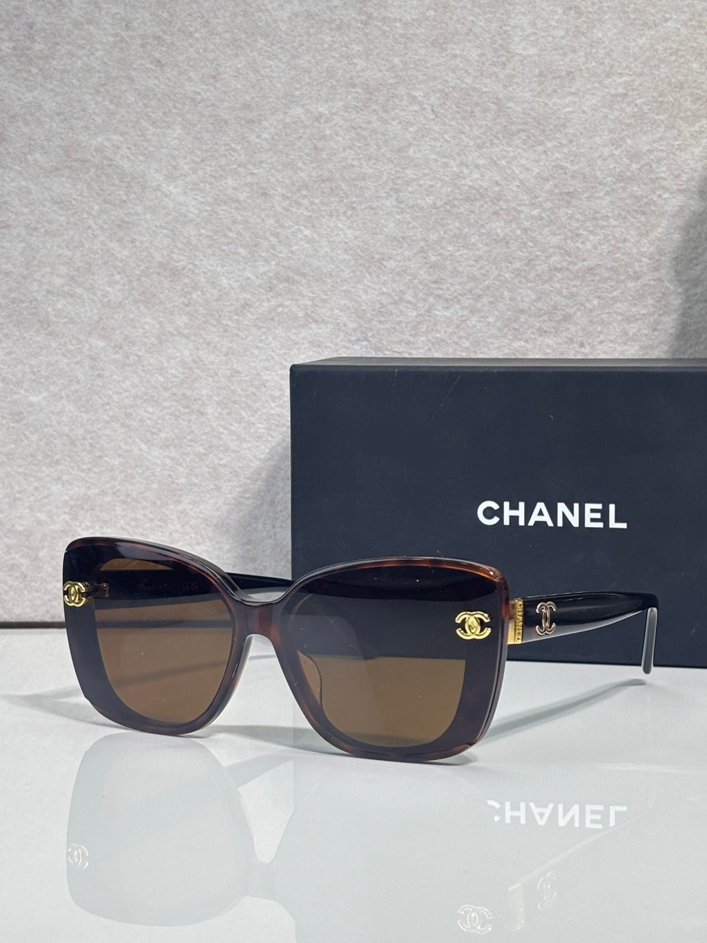 Chanel sunglasses with tortoiseshell frames and dark temples, brown lenses