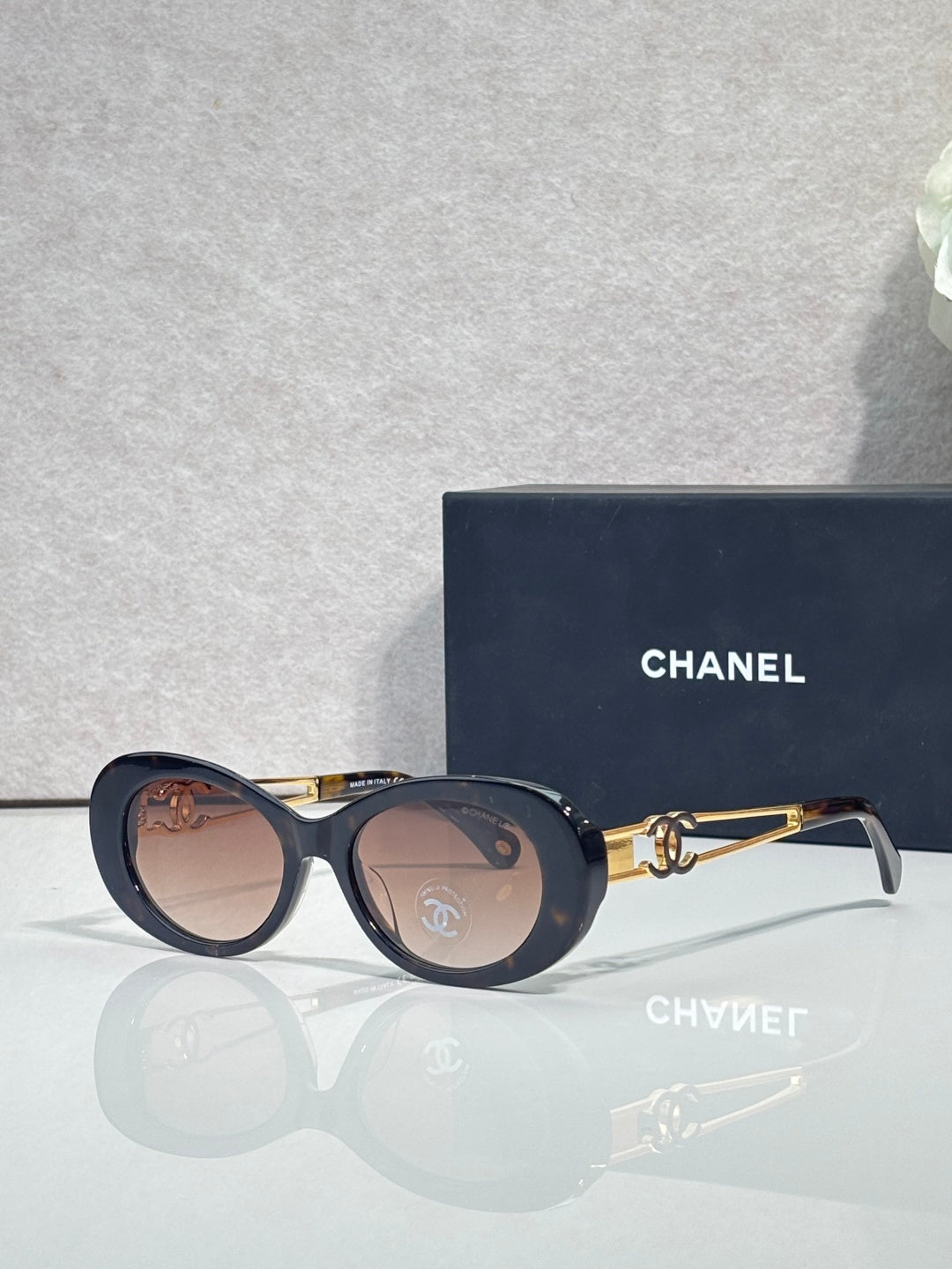Dark blue round sunglasses with gold double-C temple and smoky tinted lenses