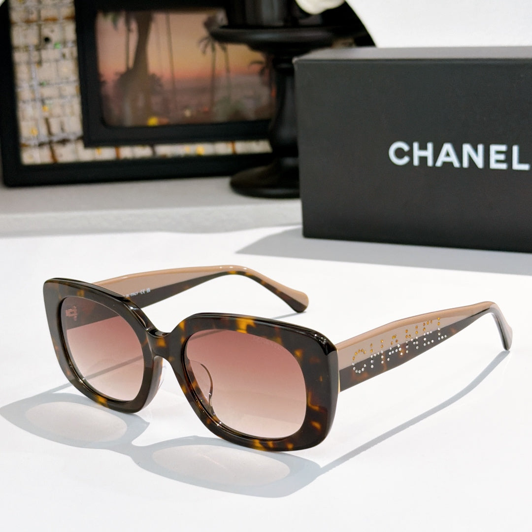 Tortoise square sunglasses with pink tinted lenses, logo on side temples