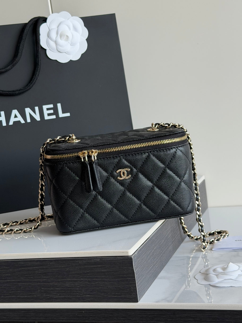 Quilted shoulder bag in black leather with gold hardware, chain strap, and CC logo.