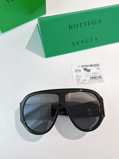 Bottega Veneta aviator sunglasses with black frames and dark lenses