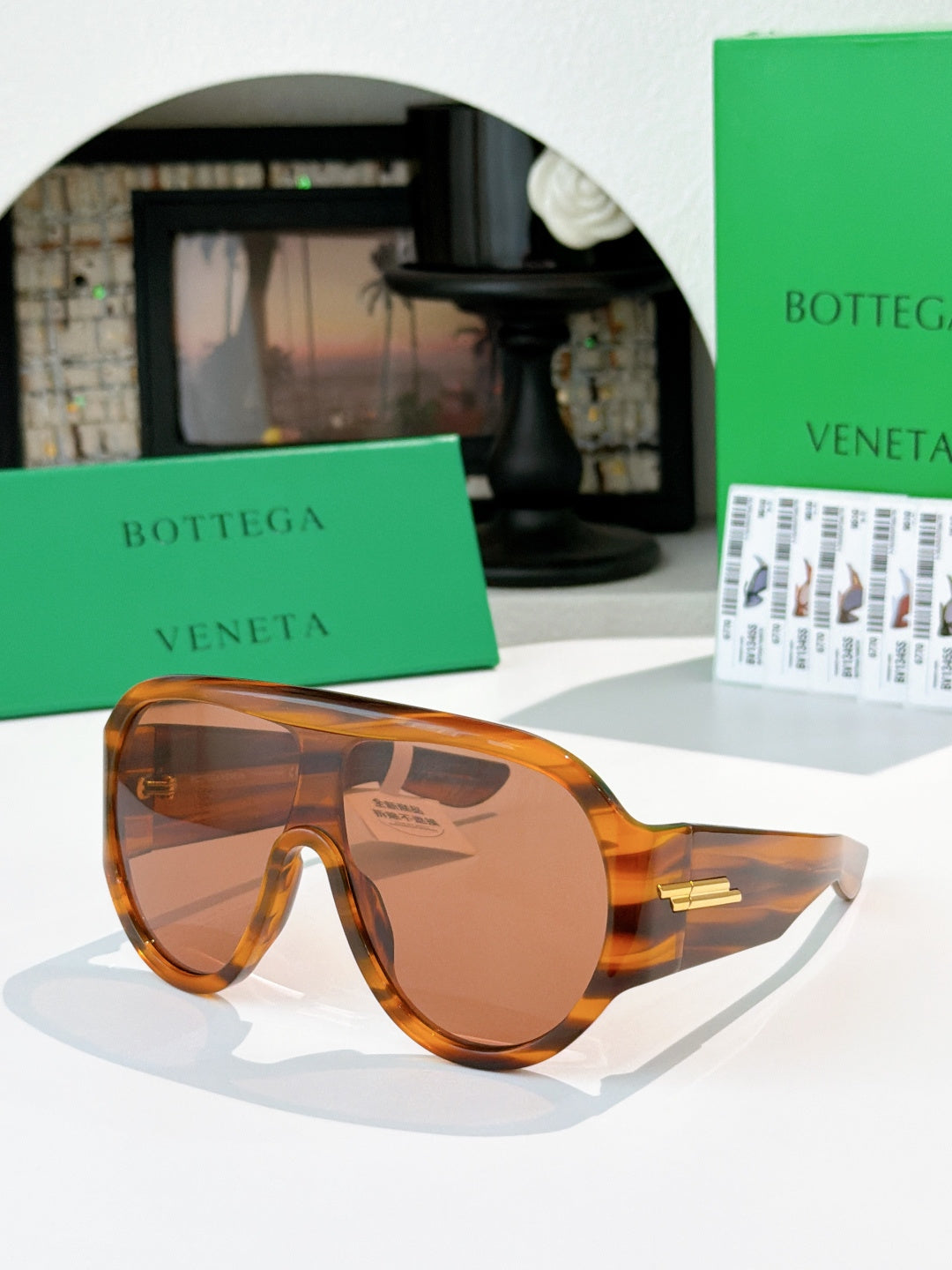 Bottega Veneta sunglasses with amber lenses and amber-brown tortoiseshell frames