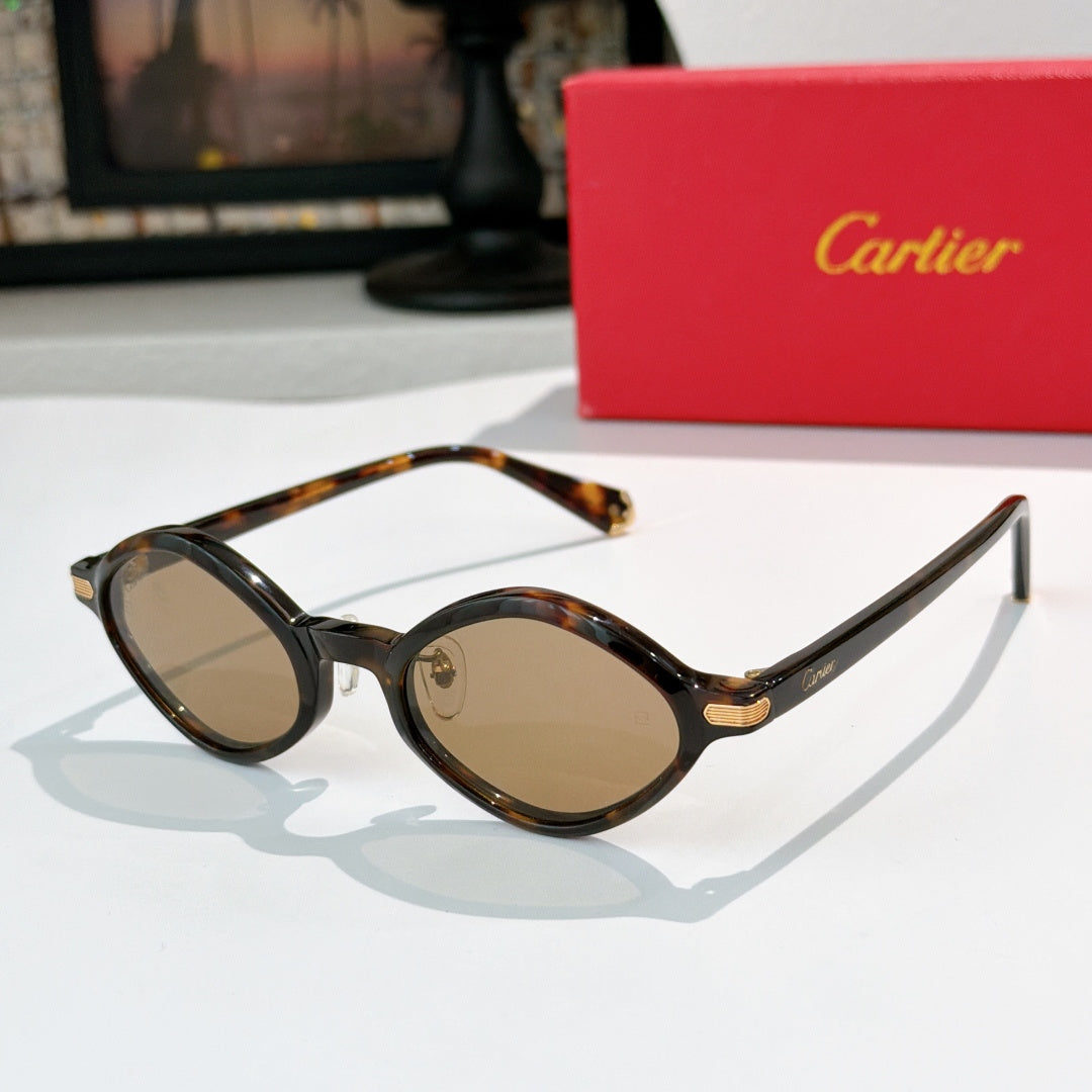 Cartier glasses with tortoiseshell round frames and gold-tone hinges
