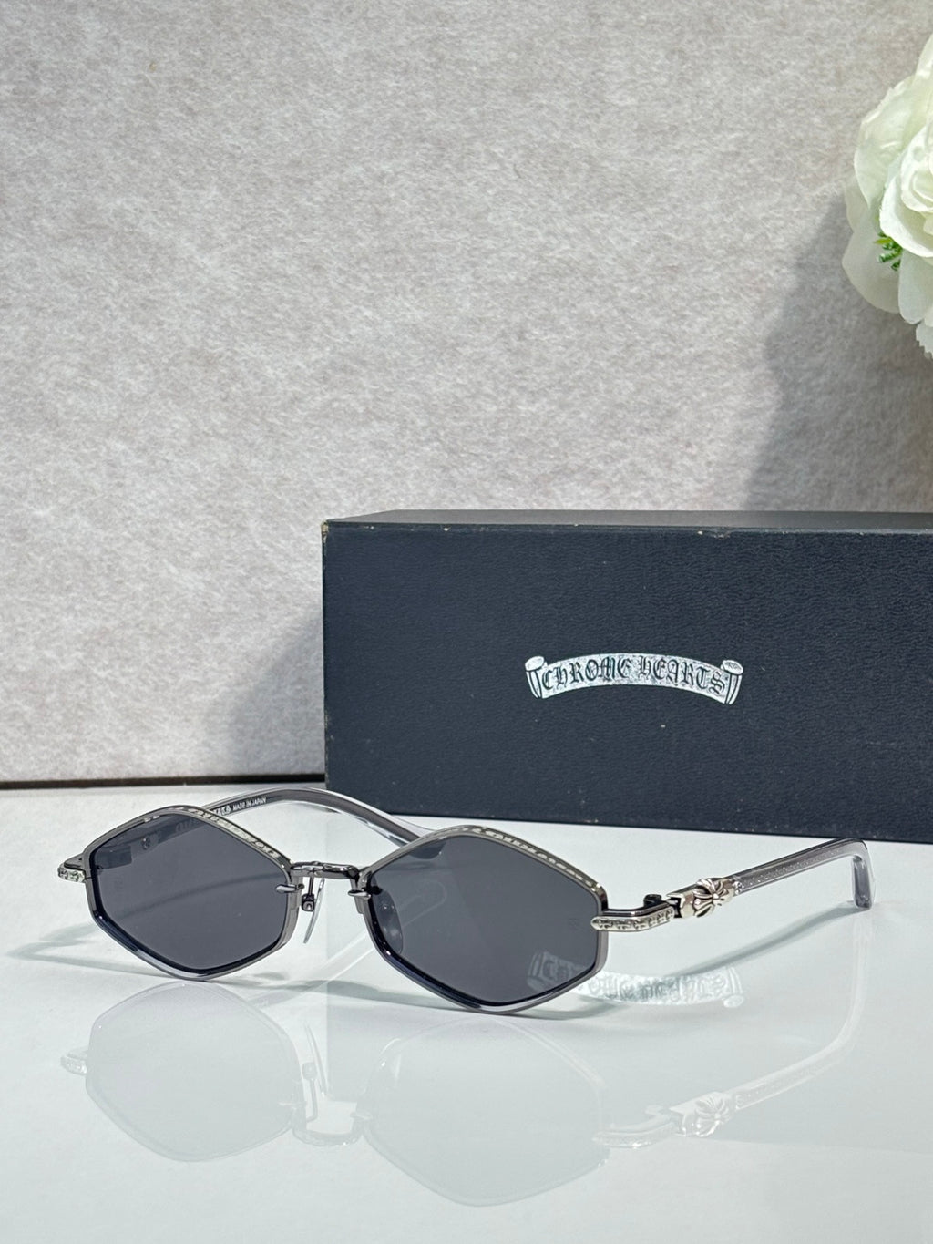 Metal round sunglasses with dark frame and smoky gray lenses