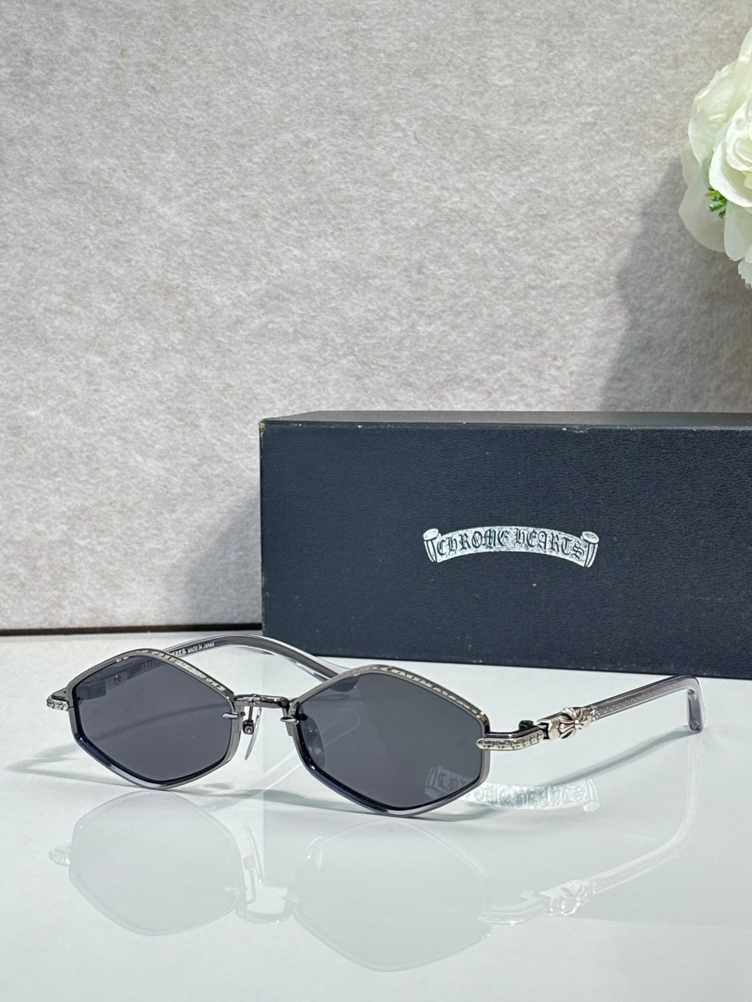 Metal round sunglasses with dark frame and smoky gray lenses