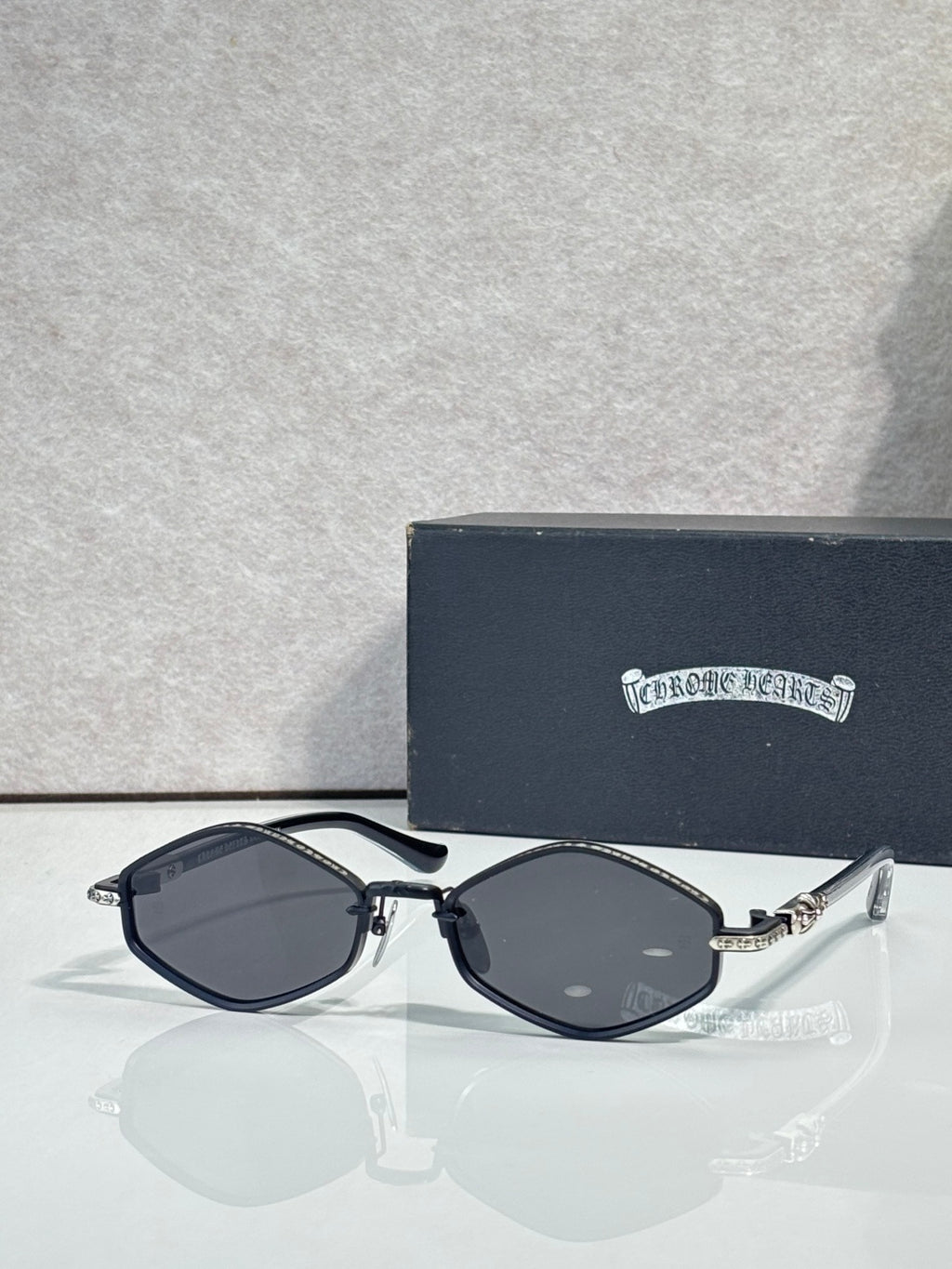 Metal round sunglasses with black frame and dark gray lenses
