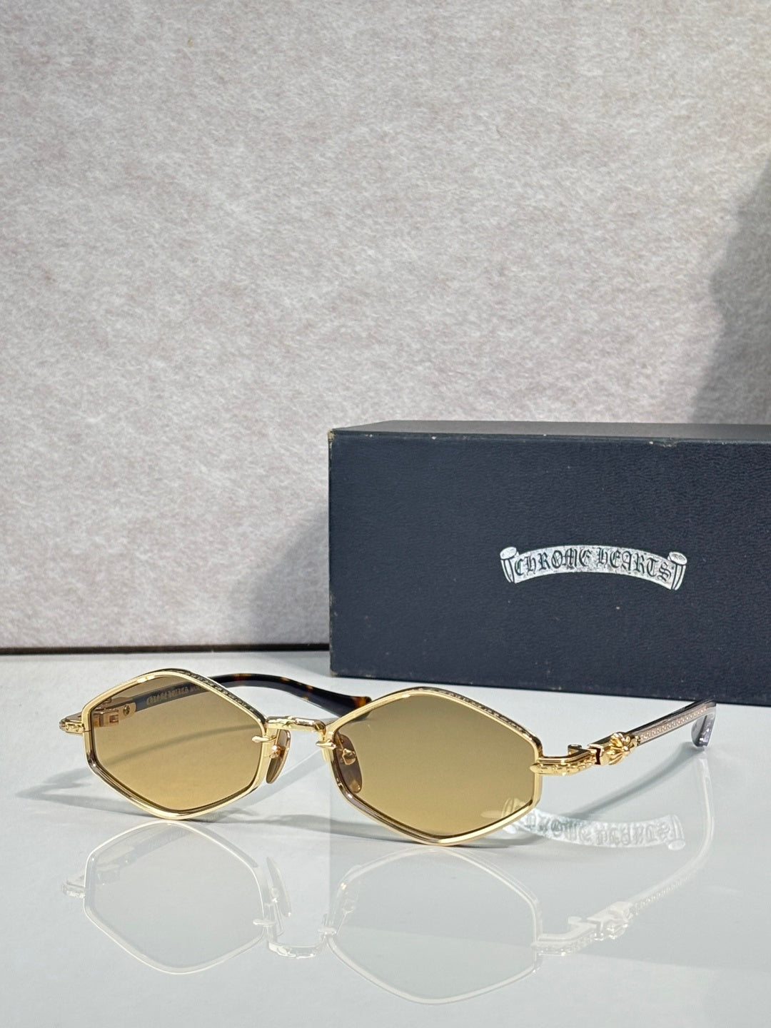 Metal round sunglasses with gold frame and amber gradient lenses