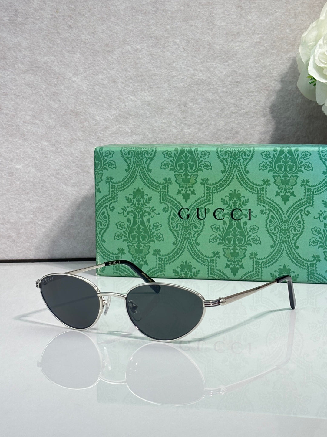Gucci sunglasses with mixed silver and dark lenses