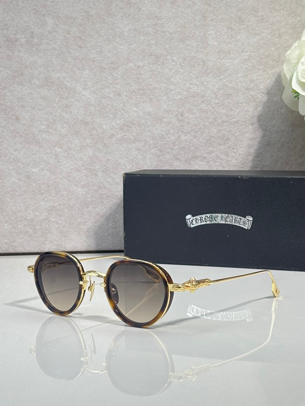 Chrome round glasses with gradient brown lenses and gold frame