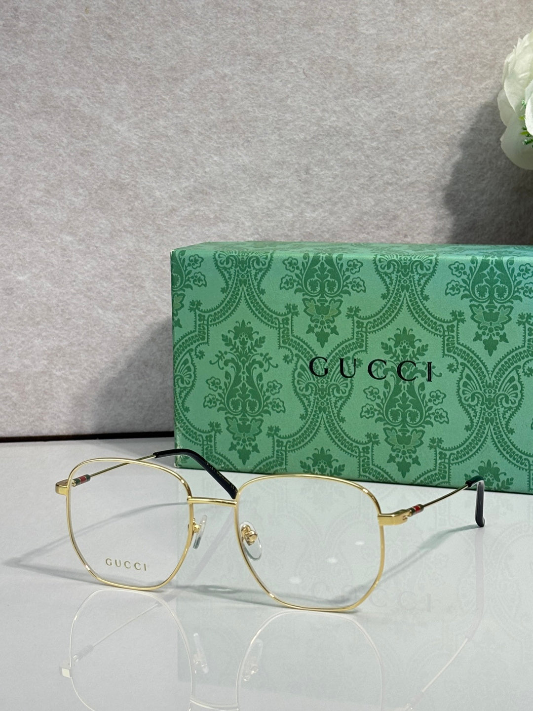 Gucci eyeglasses with gold round frame and clear lenses