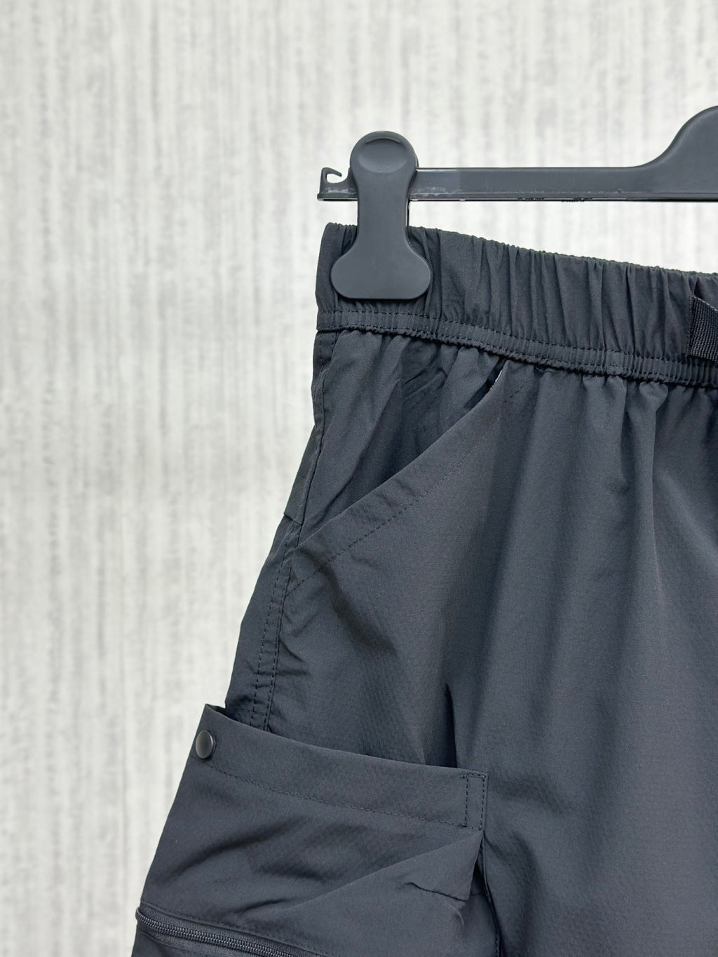 Navy cargo shorts with elastic waistband and pleated front panel detail