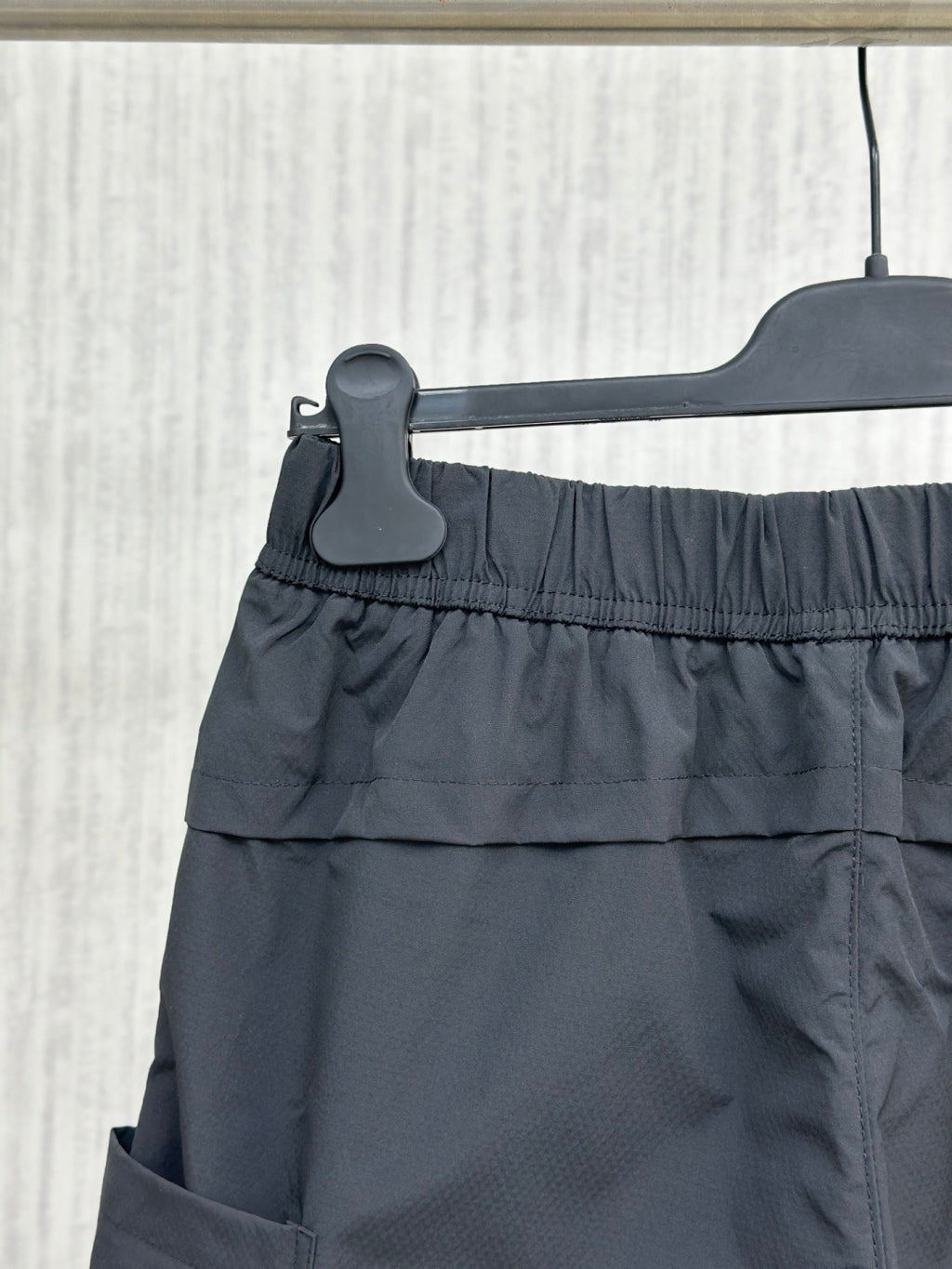 Navy cargo shorts with elastic waistband and buttoned pocket detail