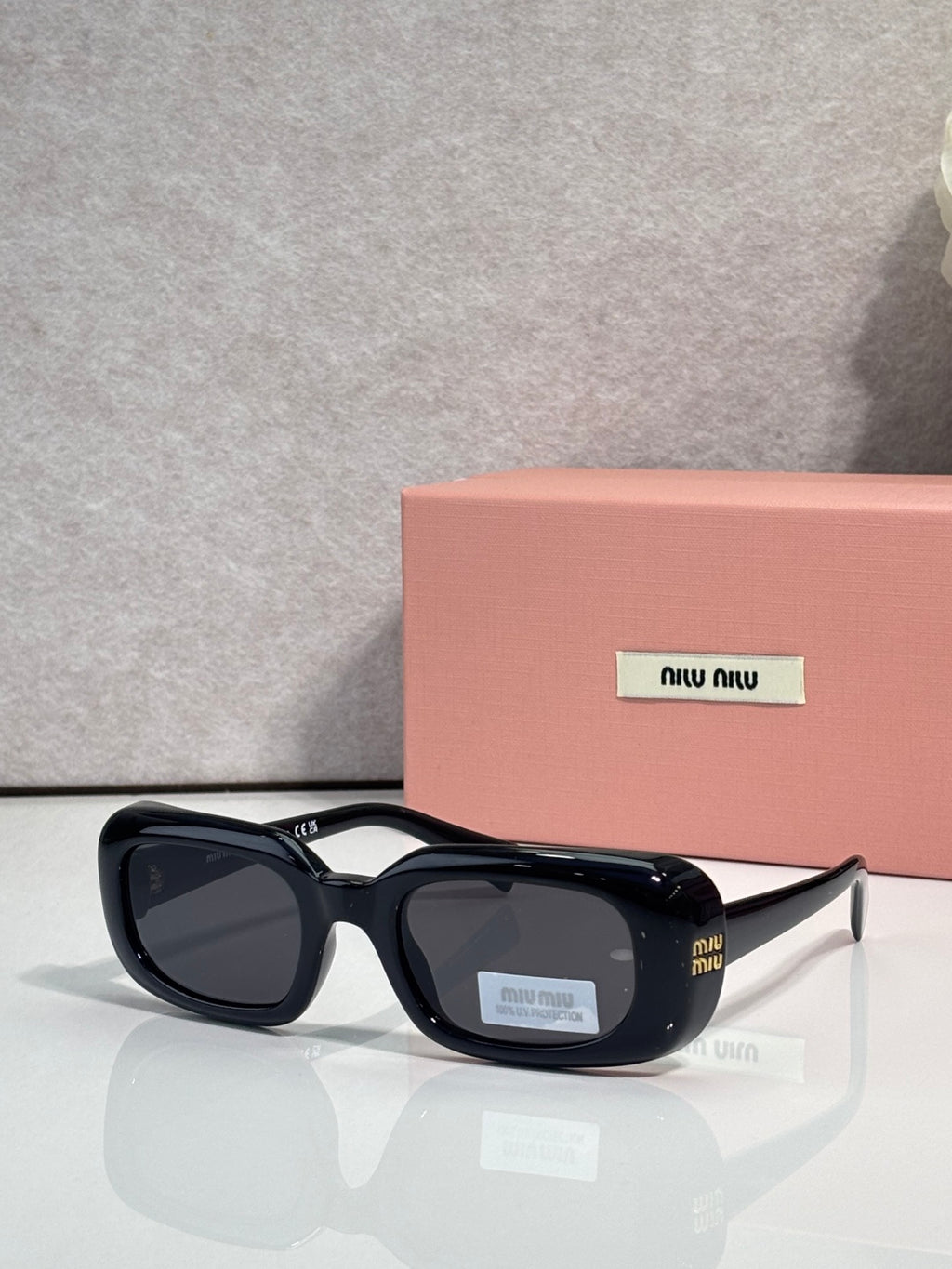 Black full-frame sunglasses with glossy arms and rounded square lenses