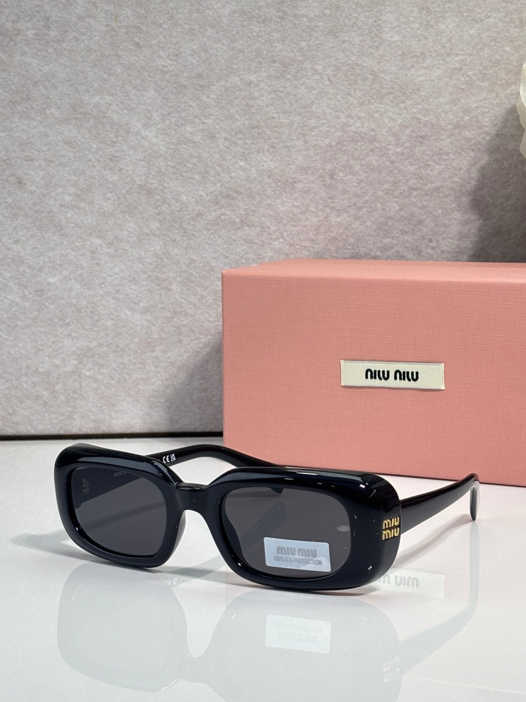 Black full-frame sunglasses with glossy arms and rounded square lenses