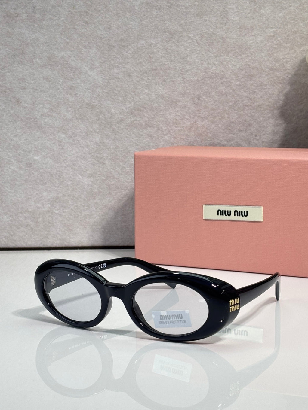 Round sunglasses with glossy black frames and oval lenses