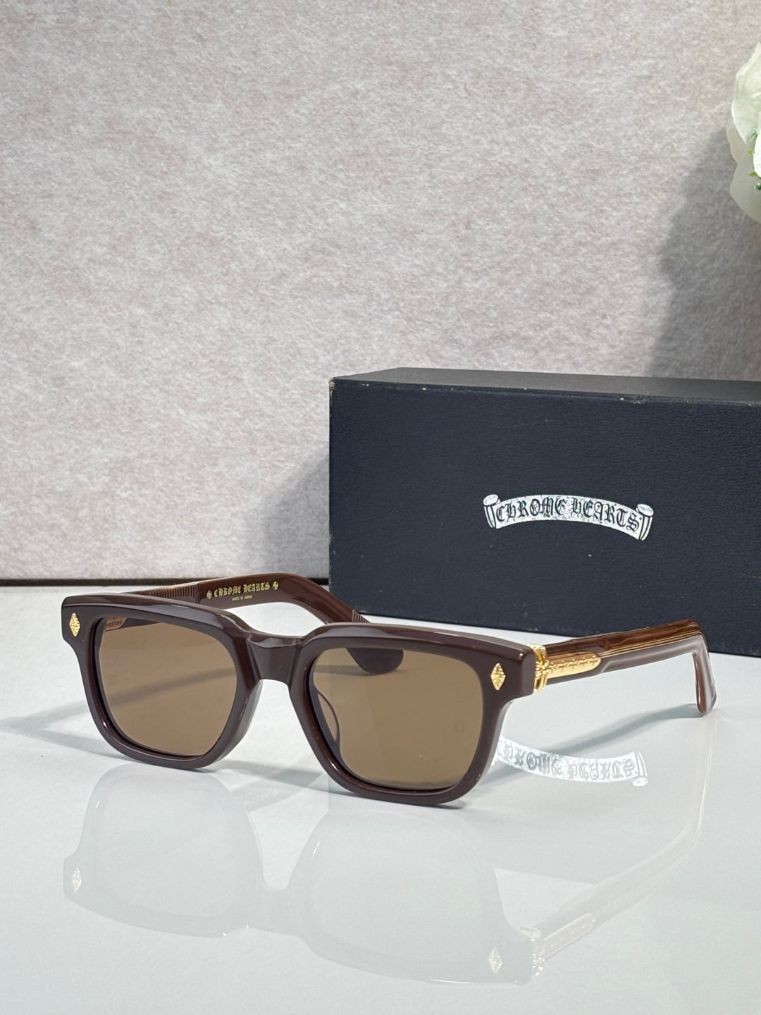 Brown sunglasses with brown lenses and clear temple tips