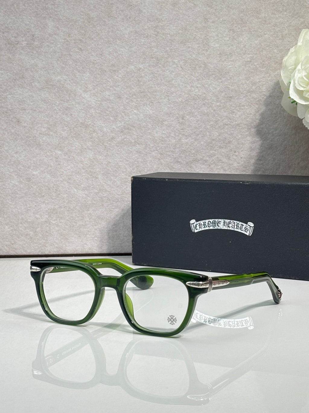 Green round eyeglasses with clear lenses and slim metal arms