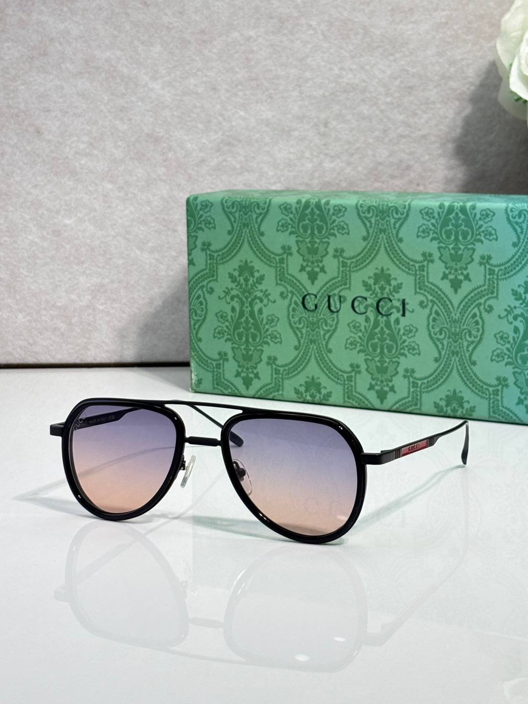 Gucci sunglasses with black frame and gradient lenses, side profile
