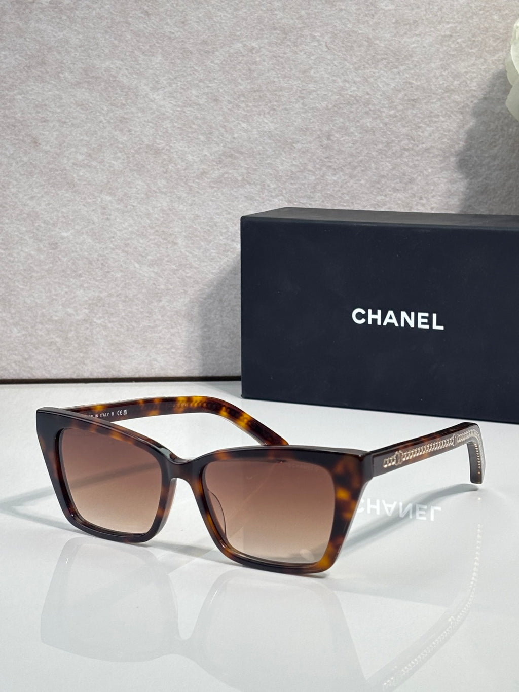 Chanel sunglasses with tortoiseshell acetate frame and brown-tinted lenses