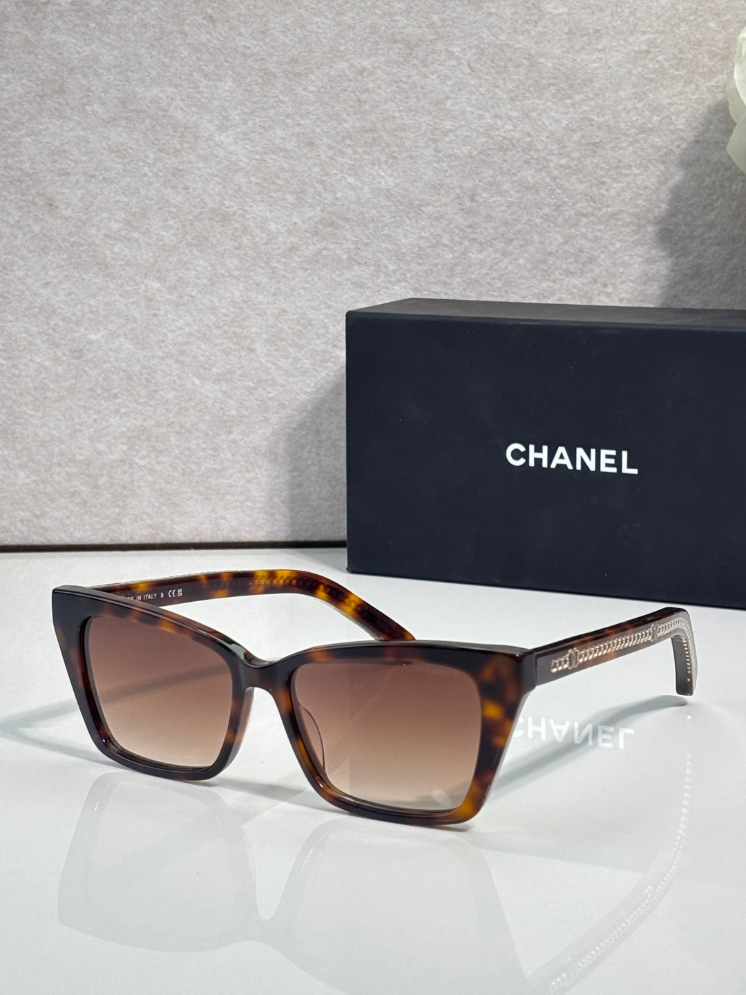 Chanel sunglasses with tortoiseshell acetate frame and brown-tinted lenses
