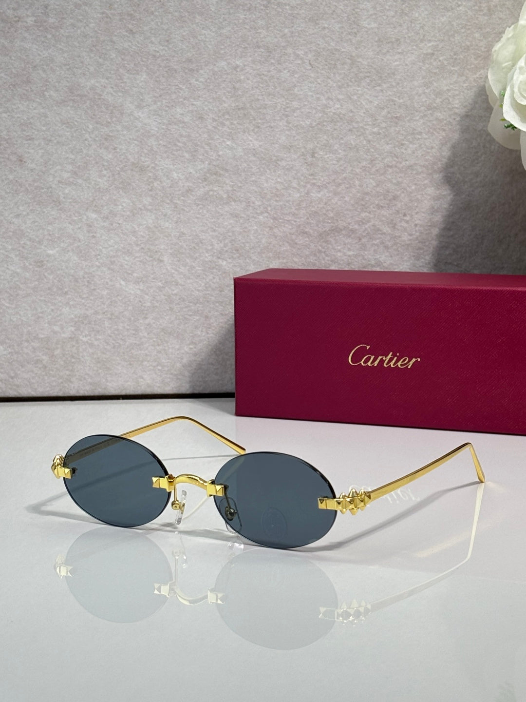 Cartier round sunglasses with gold frame and blue tinted lenses
