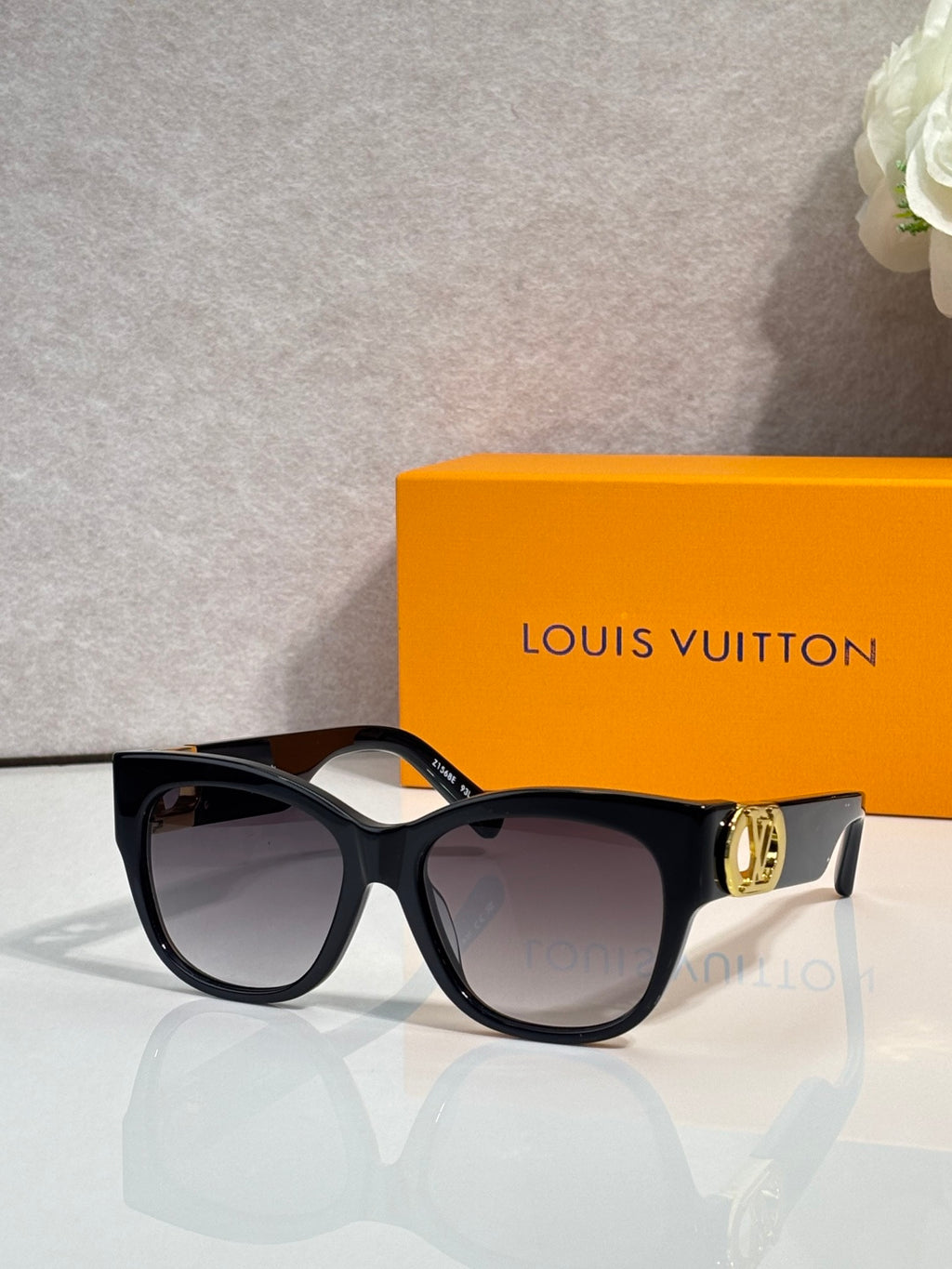 Dark tortoiseshell sunglasses with round lenses and gold LV emblem detail