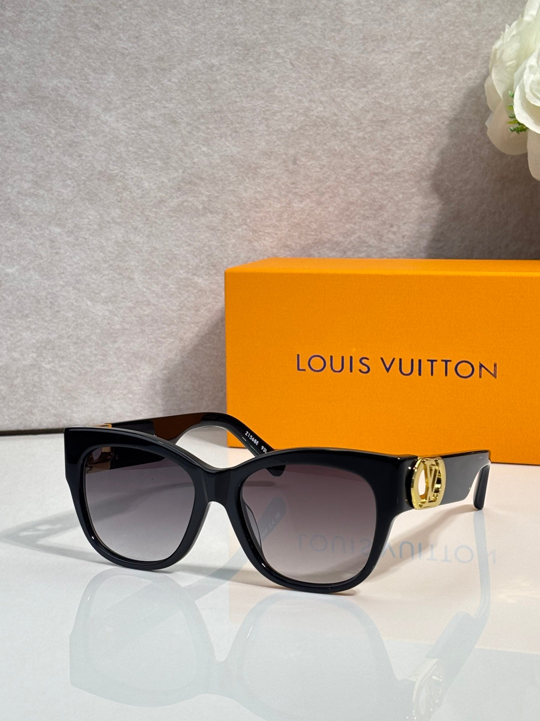 Dark tortoiseshell sunglasses with round lenses and gold LV emblem detail