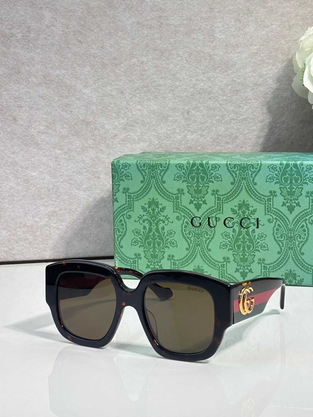 Gucci square sunglasses with black frame and dark gradient lenses